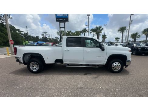 Used 2025 Chevrolet Silverado 3500 LT w/ Safety Package AWD/4WD image 9