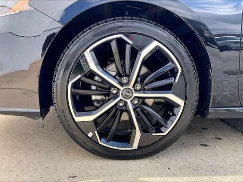Used 2025 Nissan Altima 2.5 SR FWD image 11