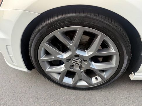 Used 2015 Volkswagen Golf R 4Motion AWD 4dr Hatchback image 15