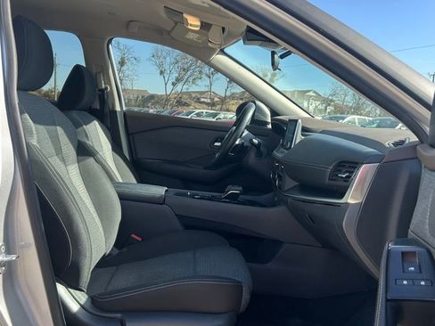 Used 2023 Nissan Rogue SV image 23