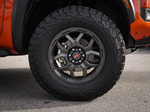 Used 2025 Nissan Frontier PRO-4X w/ Pro Convenience Package image 12