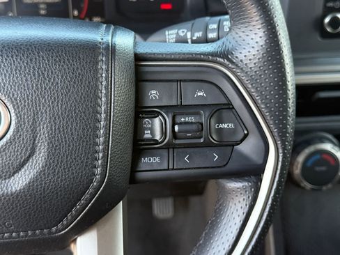 Used 2025 Toyota 4Runner SR5 AWD/4WD image 19