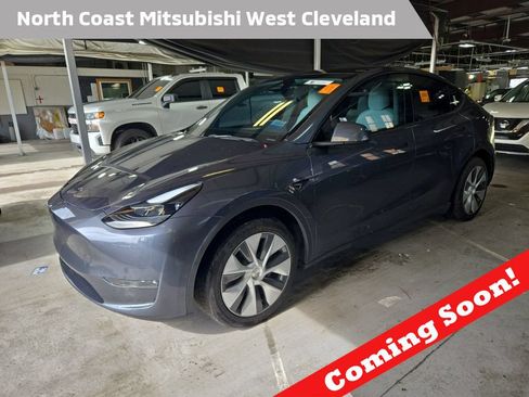 Used 2023 Tesla Model Y Long Range AWD/4WD image 1