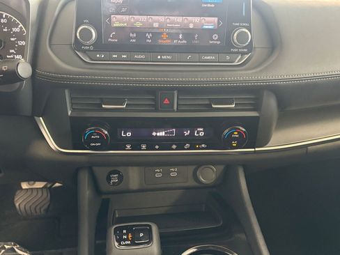 Used 2025 Nissan Rogue SV AWD/4WD image 17