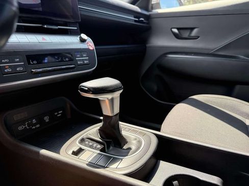 Used 2025 Hyundai Kona SEL FWD image 27