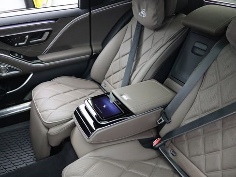 Used 2024 Mercedes-Benz Maybach S 580 4MATIC image 36
