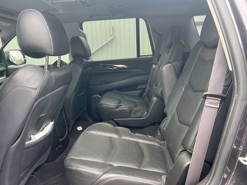 Used 2015 Cadillac Escalade Premium image 7