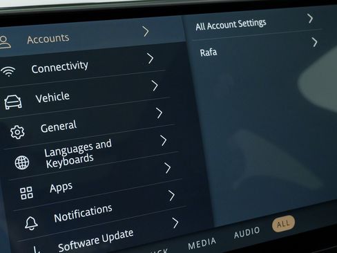 Used 2025 Jaguar F-PACE R-Dynamic S image 65