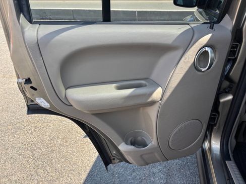 Used 2006 Jeep Liberty Limited image 14