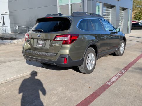 Used 2018 Subaru Outback 2.5i Premium image 10