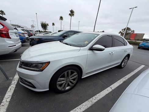 Used 2017 Volkswagen Passat 1.8T SE FWD image 2