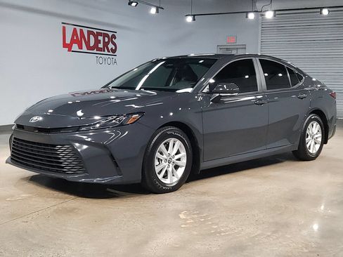 Used 2025 Toyota Camry LE FWD image 3