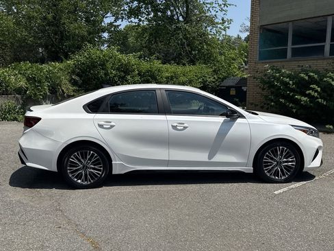 Used 2022 Kia Forte GT-Line w/ GT-Line Premium Package FWD image 3