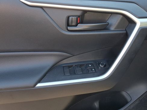Used 2019 Toyota RAV4 LE w/ All Weather Liner Package AWD/4WD image 13