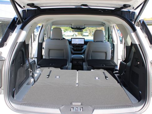 New 2026 Ford Explorer Active w/ Active Comfort Package image 15