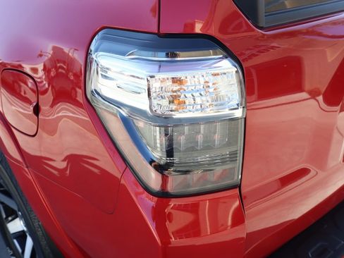 Used 2024 Toyota 4Runner TRD Off-Road Premium image 7