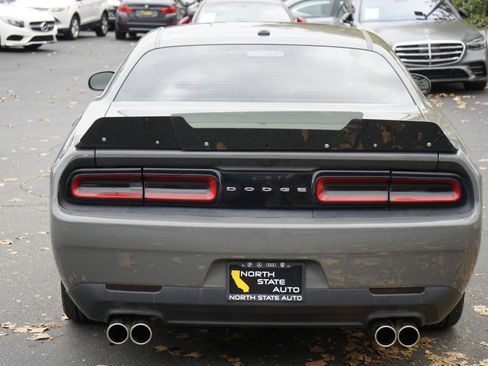 Used 2019 Dodge Challenger SXT w/ Blacktop Package image 9