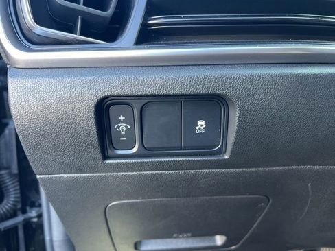 Used 2024 Kia Sorento S image 11