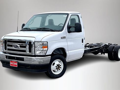 New 2025 Ford E-450 and Econoline 450 Super Duty w/ Power Equipment Group image 2