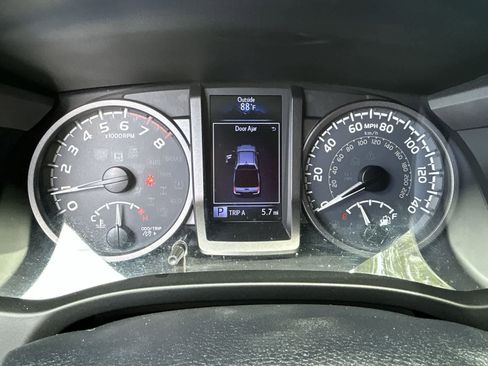 Used 2018 Toyota Tacoma TRD Off-Road RWD image 19