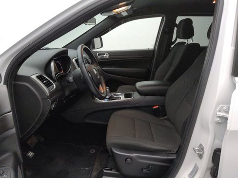 Used 2018 Jeep Grand Cherokee Laredo image 17