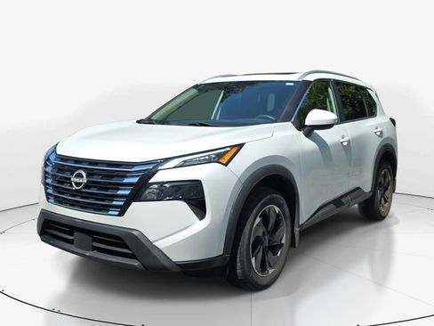 Used 2024 Nissan Rogue SV w/ SV Premium Package FWD image 10