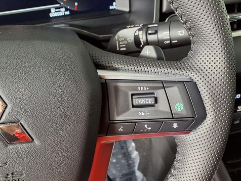 Used 2025 Mitsubishi Outlander SE FWD image 25