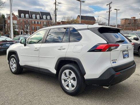 Used 2019 Toyota RAV4 LE image 6