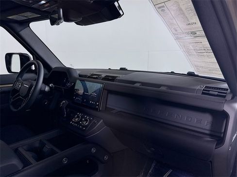 Used 2025 Land Rover Defender 110 S image 31