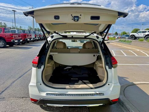 Used 2018 Nissan Rogue SV w/ Premium Package AWD/4WD image 15