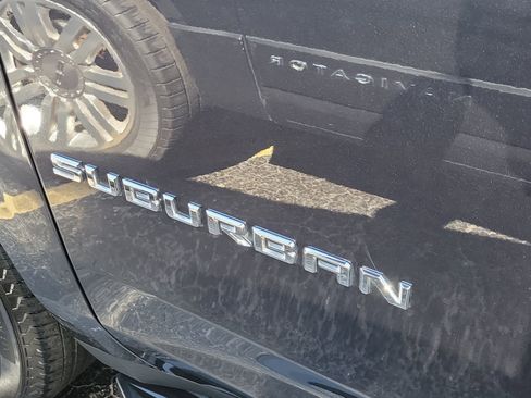 Used 2023 Chevrolet Suburban LT RWD image 8