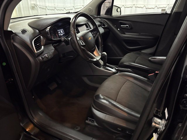 Used 2021 Chevrolet Trax LT w/ Midnight Edition FWD image 24