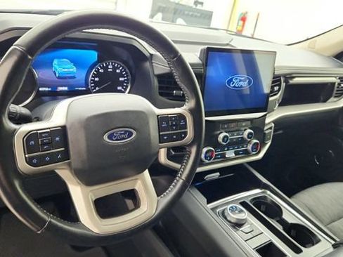 Used 2024 Ford Expedition XLT RWD image 12