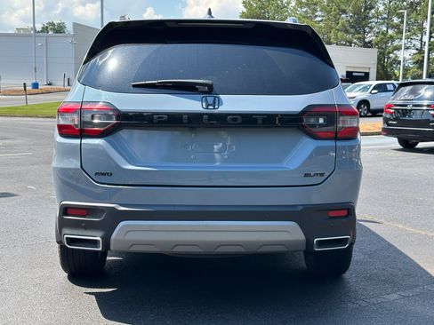 Used 2024 Honda Pilot Elite image 12