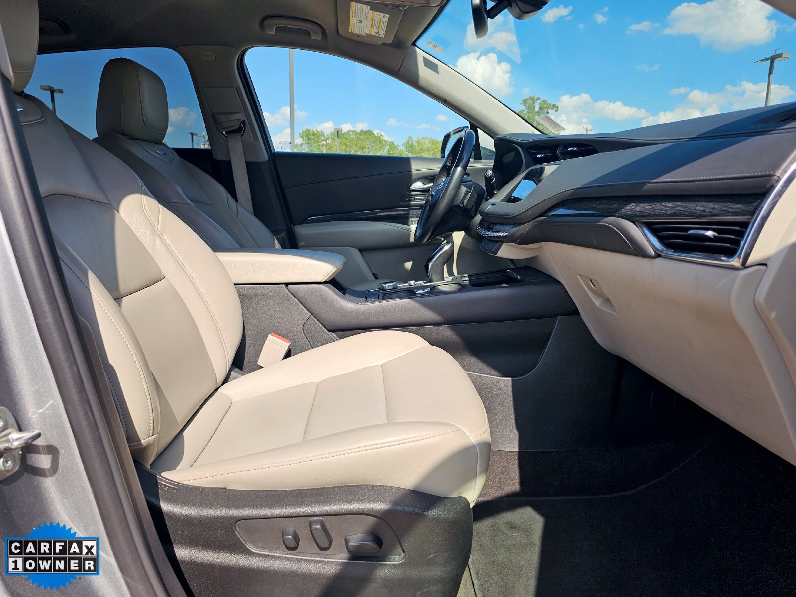 Used 2023 Cadillac XT4 Premium Luxury FWD image 29