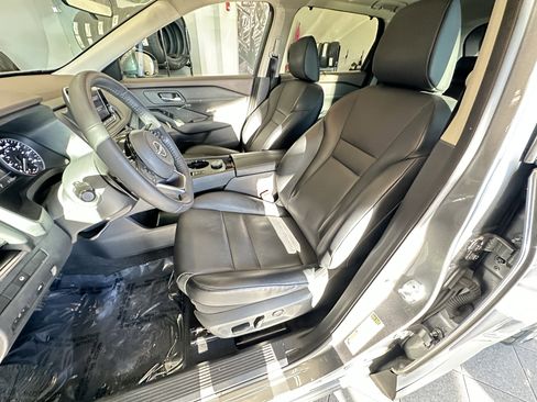 Used 2023 Nissan Rogue SV w/ SV Premium Package image 22