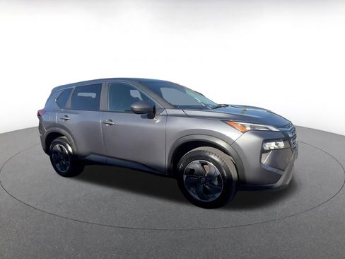 Used 2025 Nissan Rogue SV image 2