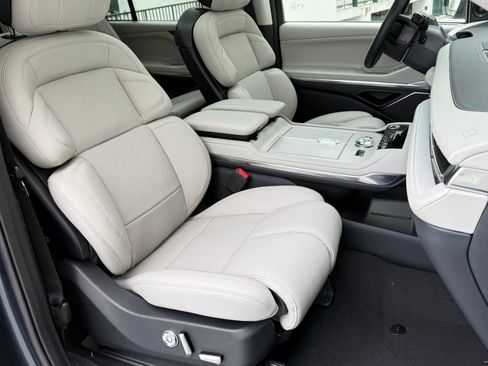 New 2026 Lincoln Navigator Reserve AWD/4WD image 11