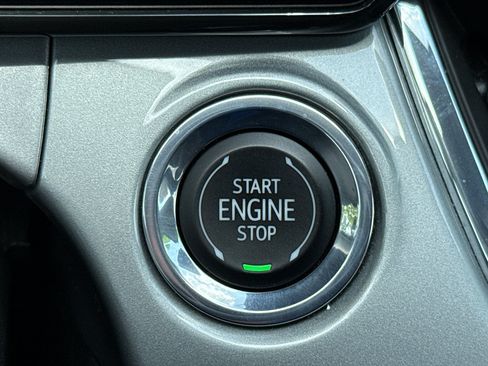 Used 2025 Chevrolet Trax LT FWD image 21