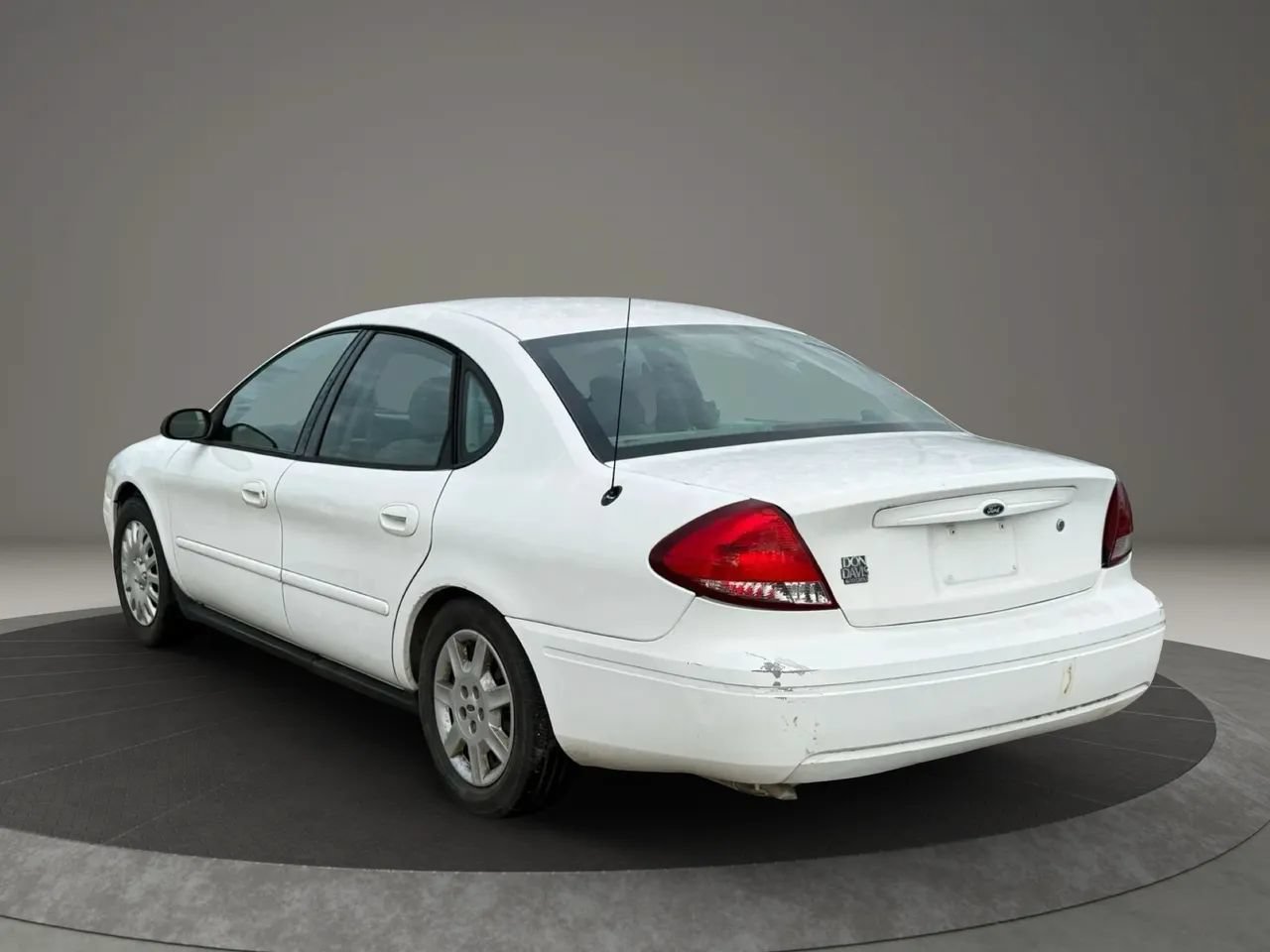 Used 2005 Ford Taurus SE FWD image 7