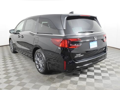New 2026 Honda Odyssey Touring image 8