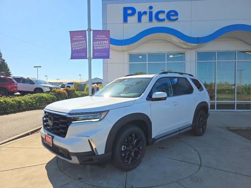New 2025 Honda Pilot Touring image 1