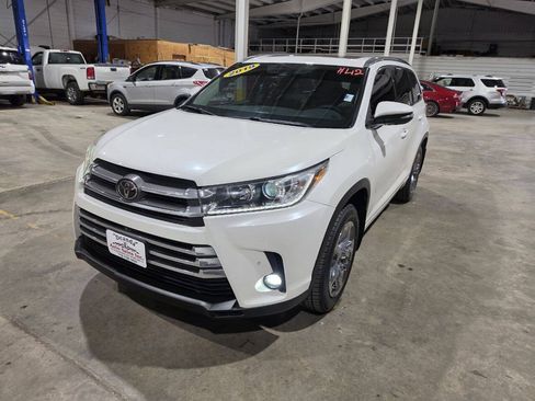 Used 2019 Toyota Highlander Limited Platinum AWD/4WD image 3