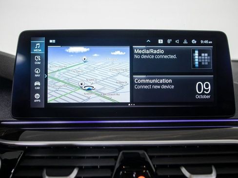 Used 2022 BMW 530e w/ Premium Package image 25