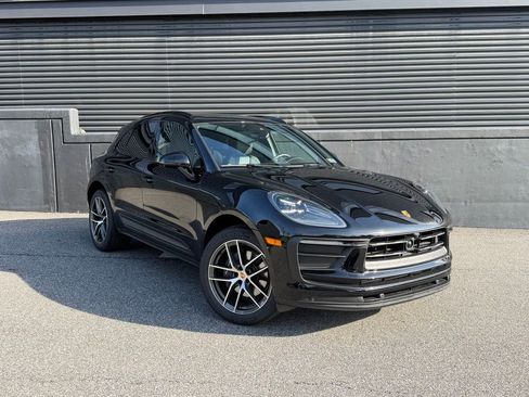 Certified 2026 Porsche Macan image 12
