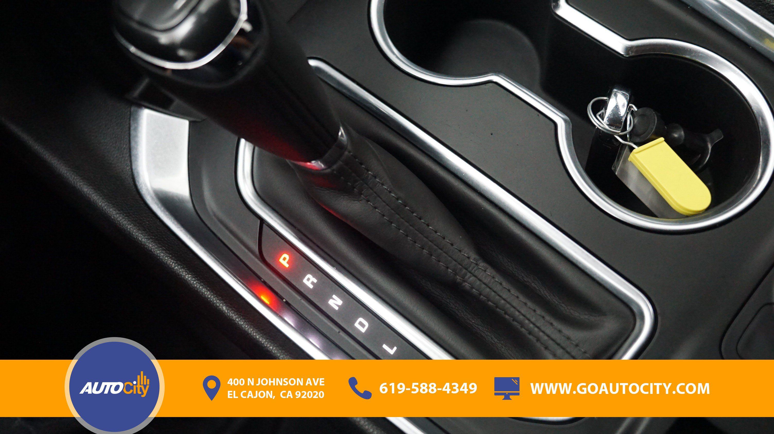 Used 2019 Chevrolet Traverse LT FWD image 25