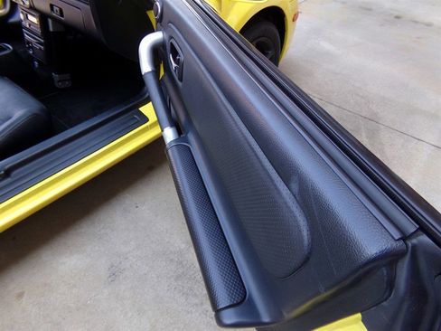 Used 2004 Toyota MR2 image 41