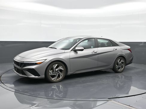 Certified 2024 Hyundai Elantra Limited FWD image 1