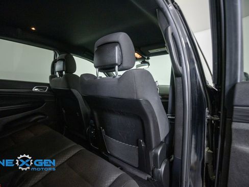 Used 2019 Jeep Grand Cherokee Laredo AWD/4WD image 34