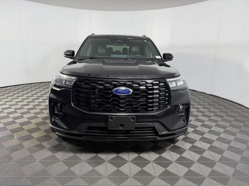 Used 2025 Ford Explorer ST-Line w/ ST-Line Street Pack AWD/4WD image 9